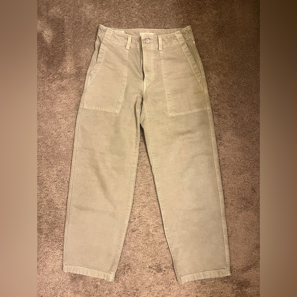 Khaki Levis sz 26, baggy dad jeans like new